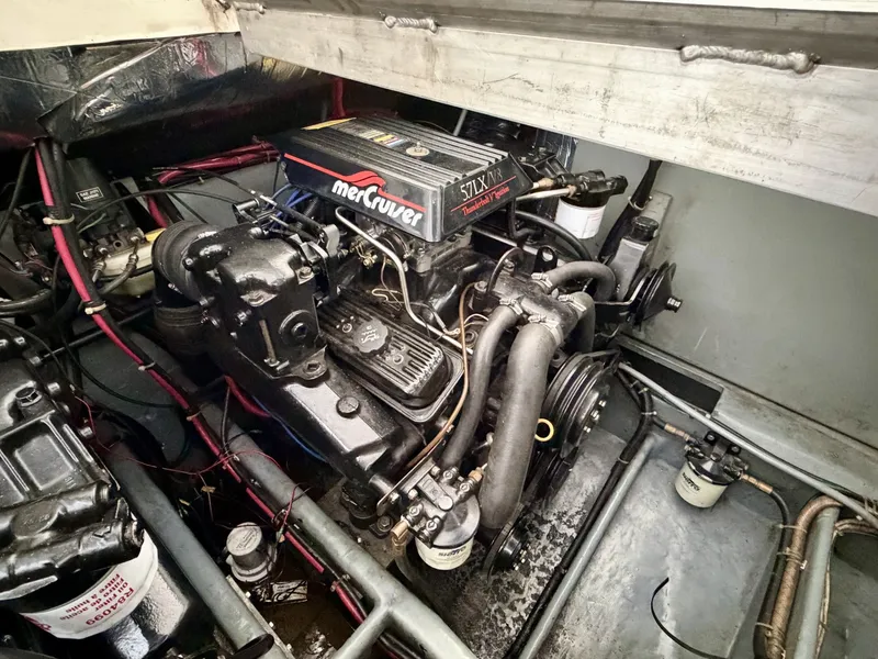 Slide: The Image of Carver Yachts 310 Mid Cabin Express 1996 - 6614099