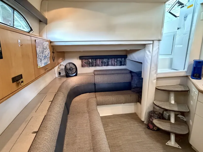 Slide: The Image of Carver Yachts 310 Mid Cabin Express 1996 - 6614087