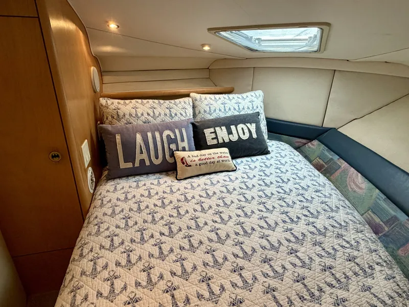Slide: The Image of Carver Yachts 310 Mid Cabin Express 1996 - 6614071