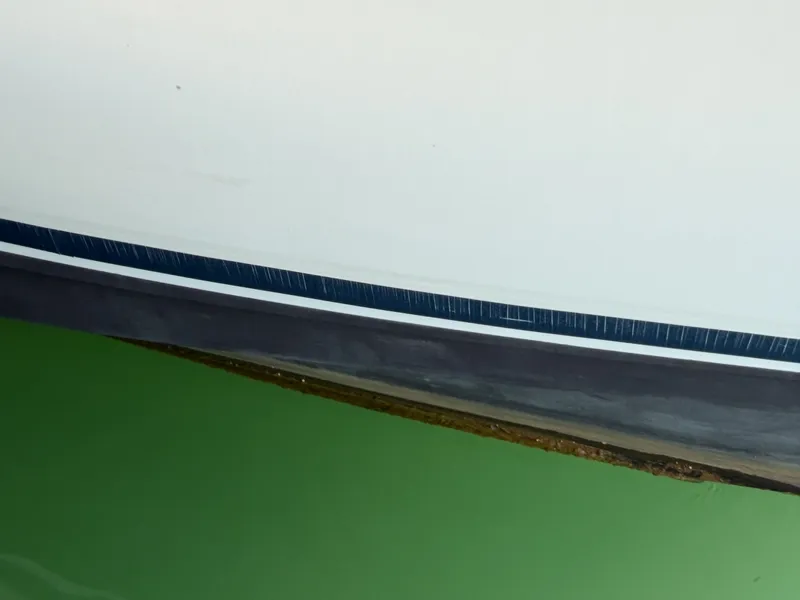 Slide: The Image of Carver Yachts 310 Mid Cabin Express 1996 - 6614152