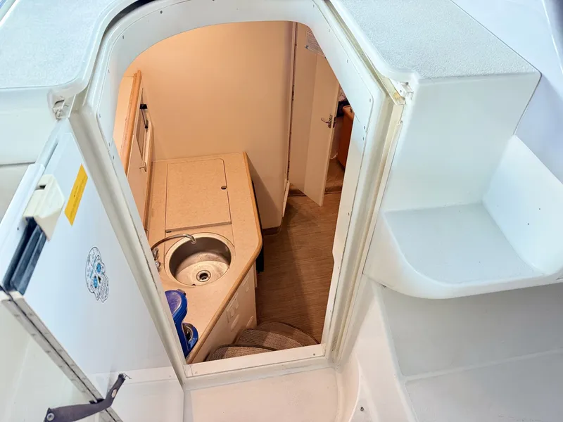 Slide: The Image of Carver Yachts 310 Mid Cabin Express 1996 - 6614053