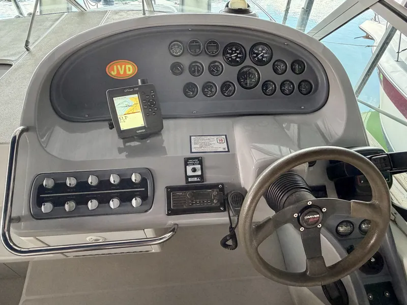 Slide: The Image of Carver Yachts 310 Mid Cabin Express 1996 - 6614035