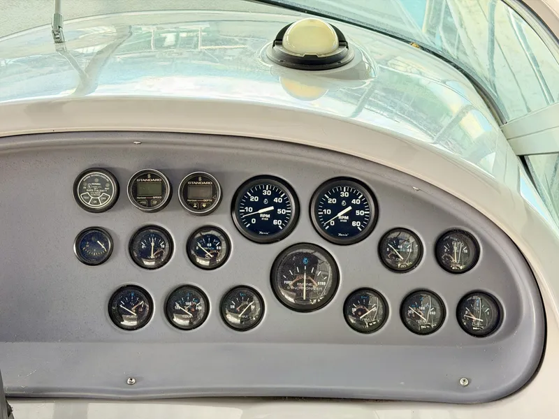 Slide: The Image of Carver Yachts 310 Mid Cabin Express 1996 - 6614037