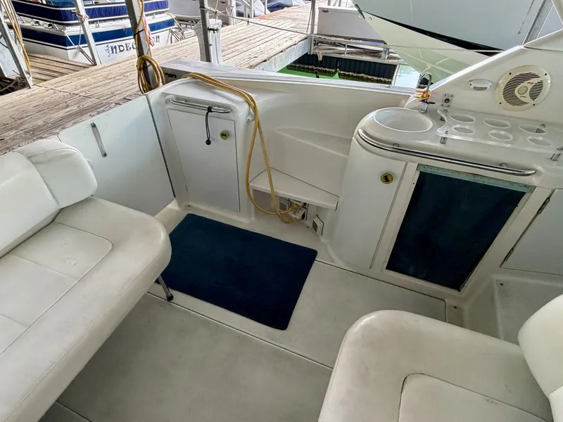 Slide: The Image of Carver Yachts 310 Mid Cabin Express 1996 - 6614026