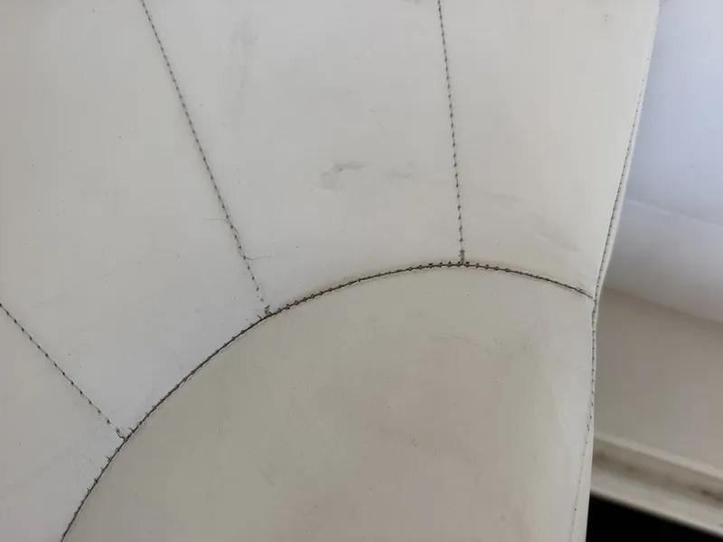 Slide: The Image of Carver Yachts 310 Mid Cabin Express 1996 - 6614116