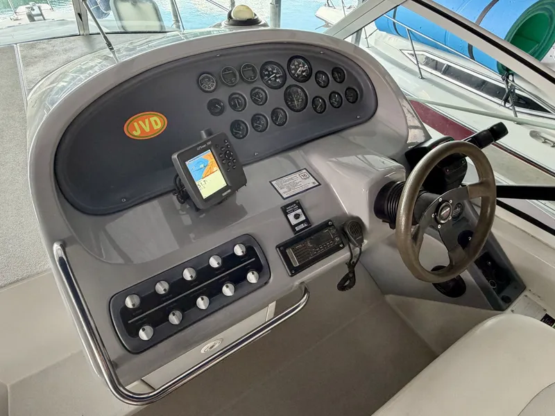 Slide: The Image of Carver Yachts 310 Mid Cabin Express 1996 - 6614036