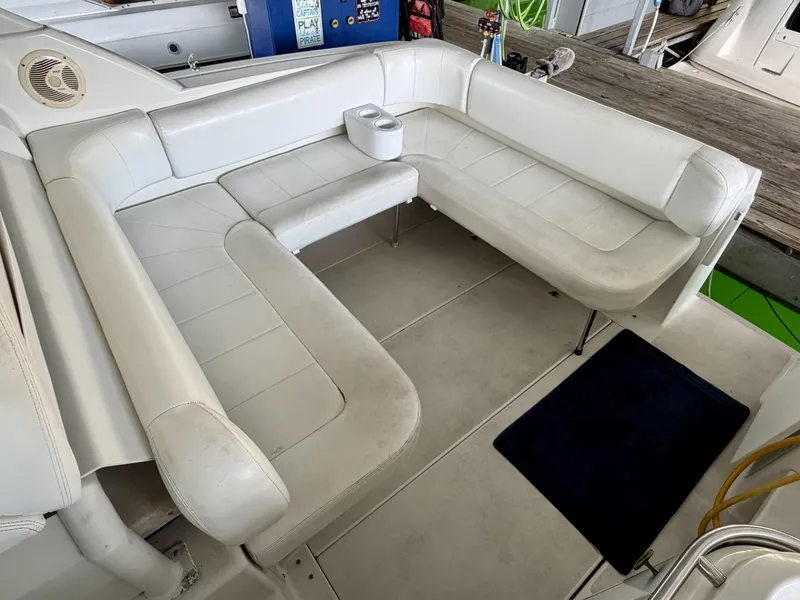 Slide: The Image of Carver Yachts 310 Mid Cabin Express 1996 - 6614025