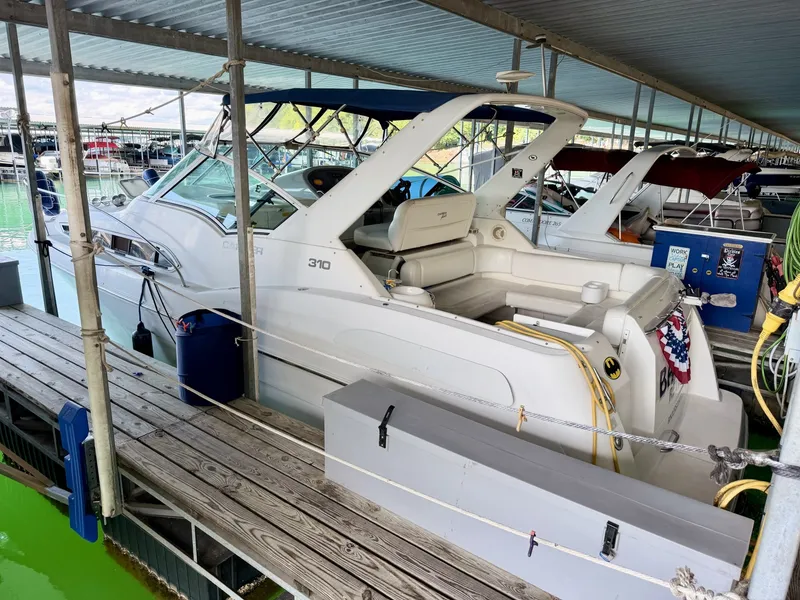 Slide: The Image of Carver Yachts 310 Mid Cabin Express 1996 - 6614014