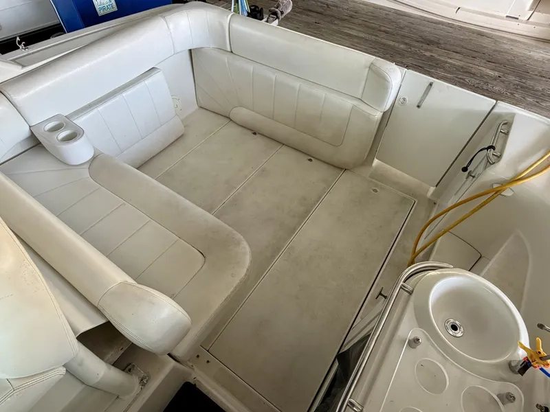 Slide: The Image of Carver Yachts 310 Mid Cabin Express 1996 - 6614094