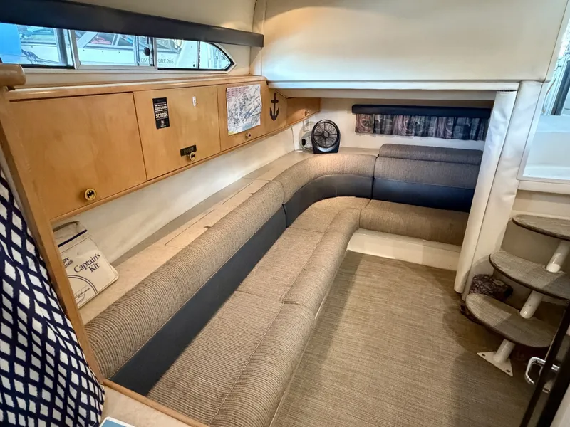Slide: The Image of Carver Yachts 310 Mid Cabin Express 1996 - 6614078