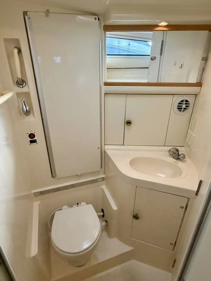 Slide: The Image of Carver Yachts 310 Mid Cabin Express 1996 - 6614077