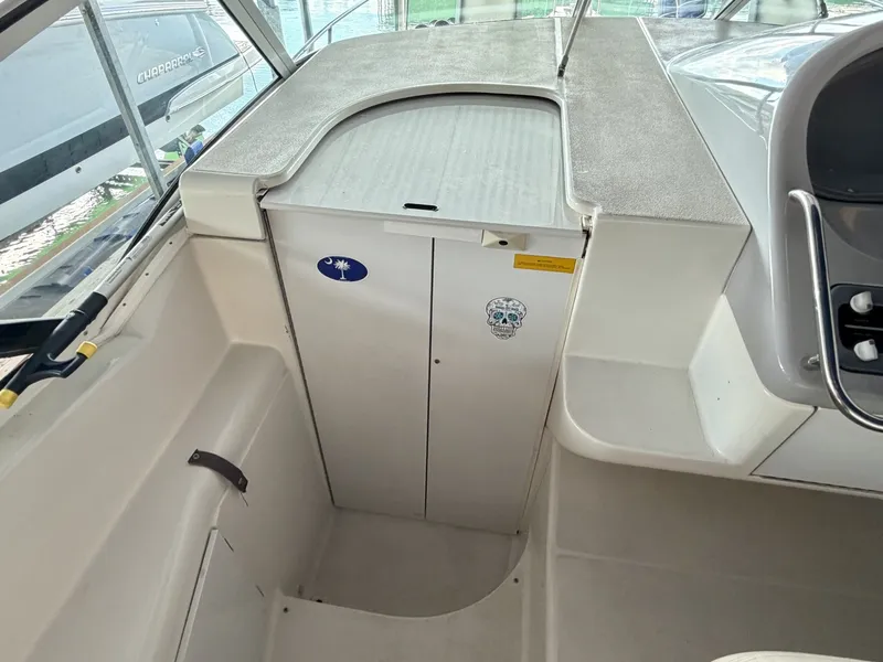 Slide: The Image of Carver Yachts 310 Mid Cabin Express 1996 - 6614052