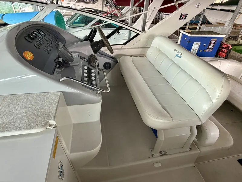 Slide: The Image of Carver Yachts 310 Mid Cabin Express 1996 - 6614032