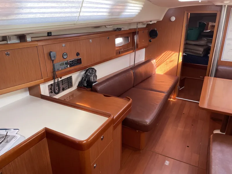 Slide: The Image of Beneteau 40 2010 - 7385110