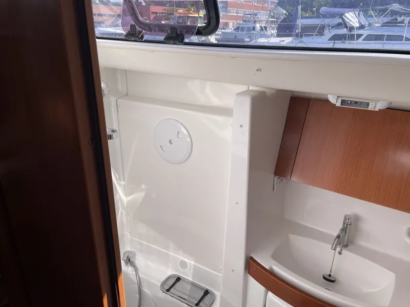 Slide: The Image of Beneteau 40 2010 - 7385103