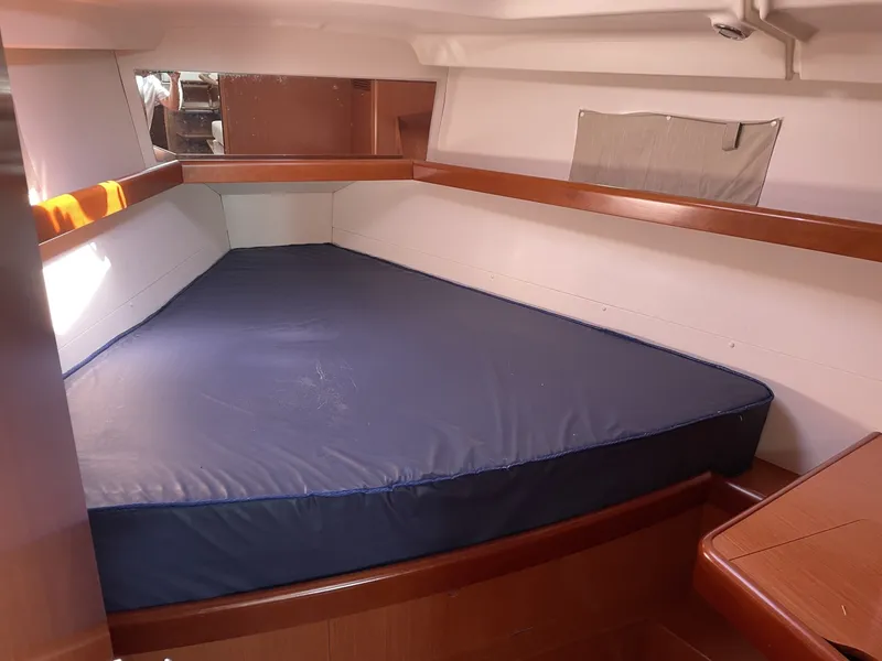 Slide: The Image of Beneteau 40 2010 - 7385111