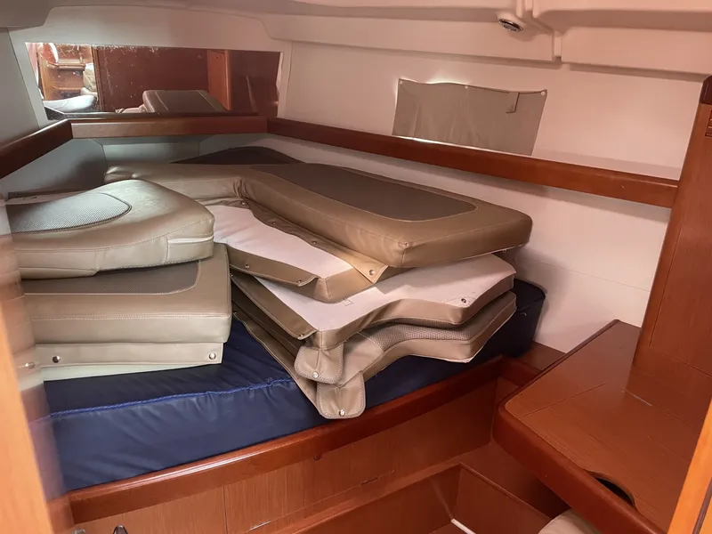 Slide: The Image of Beneteau 40 2010 - 7385106