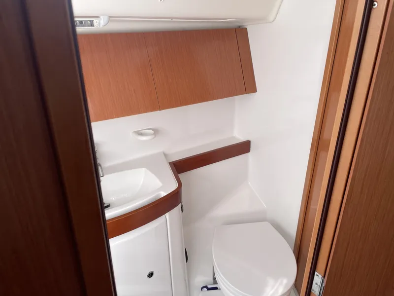 Slide: The Image of Beneteau 40 2010 - 7385102