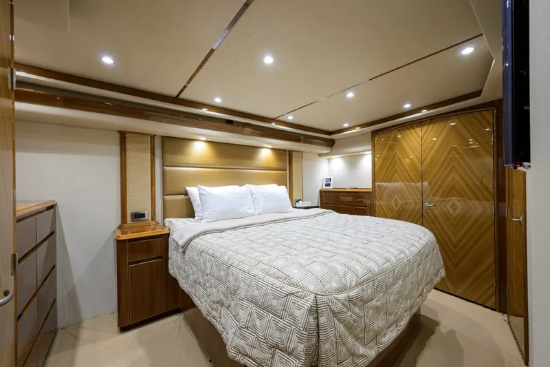 Slide: The Image of Viking 70 DESPERADO - Master Stateroom 2014 Viking 70 Convertible DESPERADO - 7649553