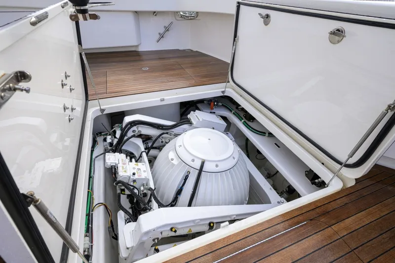 Slide: The Image of Viking 70 DESPERADO - Cockpit 2014 Viking 70 Convertible DESPERADO - 7649576