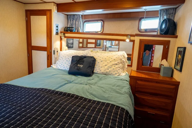 Slide: The Image of DeFever 53 Performance Offshore Cruiser 1988 - 6663817
