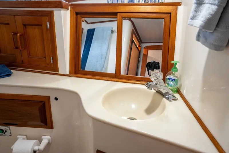 Slide: The Image of DeFever 53 Performance Offshore Cruiser 1988 - 6663838
