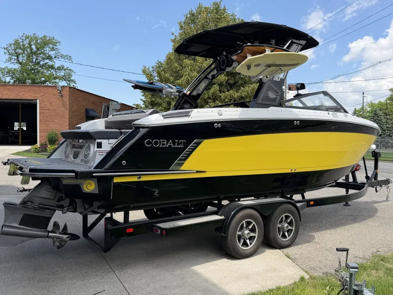 Slide: The Image of Cobalt R8 Surf 2021 - 6663973