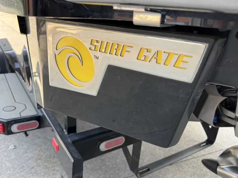 Slide: The Image of Cobalt R8 Surf 2021 - 6663975