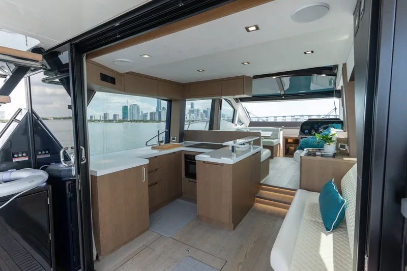 Slide: The Image of Galeon 510 SKY 2022 - 6665973