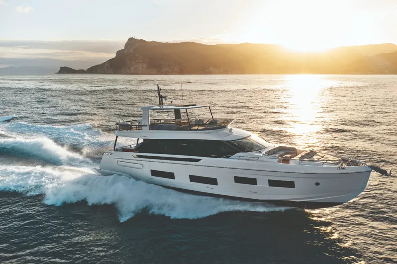 Slide: The Image of Azimut Fly 82 2027 - 6666001