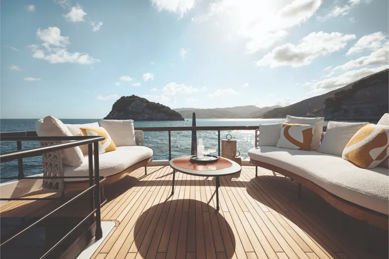 Slide: The Image of Azimut Fly 82 2027 - 6666009
