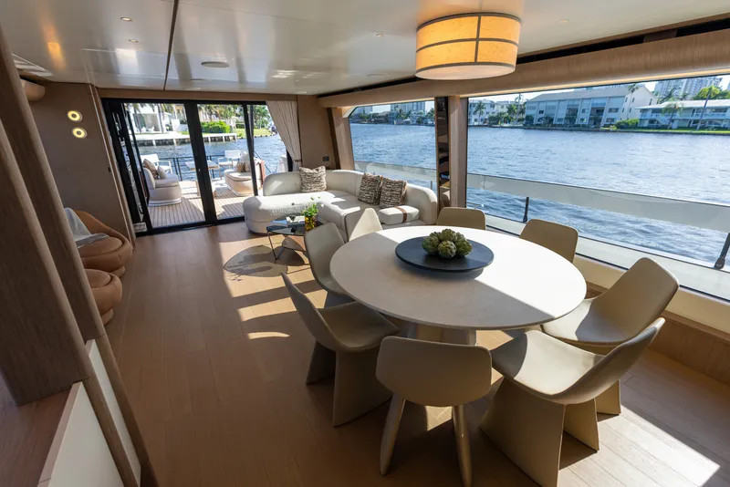 Slide: The Image of Azimut Fly 82 2027 - 7467495