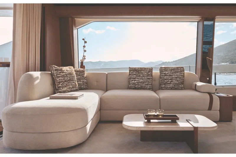Slide: The Image of Azimut Fly 82 2027 - 6666033