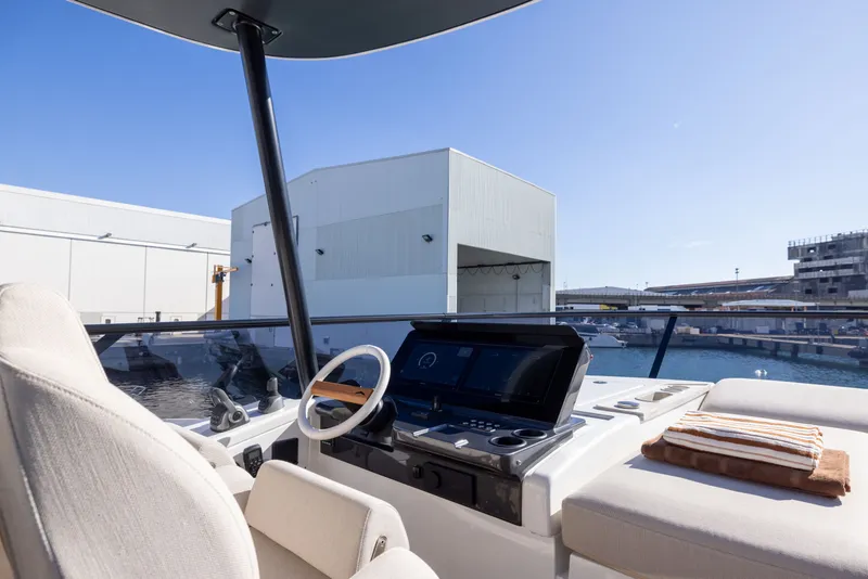 Slide: The Image of Azimut Fly 82 2027 - 6835377