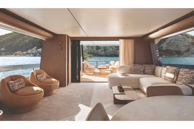 Slide: The Image of Azimut Fly 82 2027 - 6666034