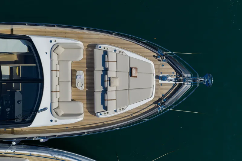 Slide: The Image of Azimut Fly 82 2027 - 6835375