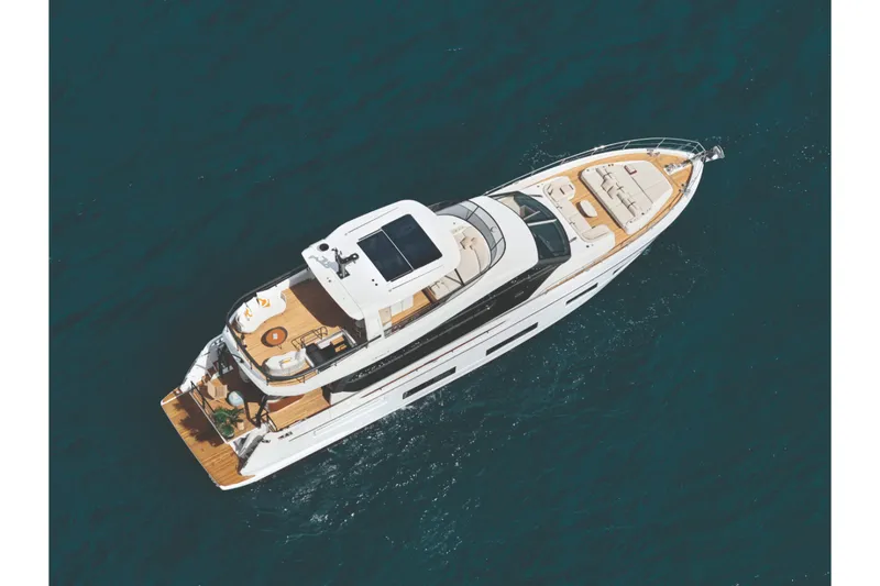 Slide: The Image of Azimut Fly 82 2027 - 6666004
