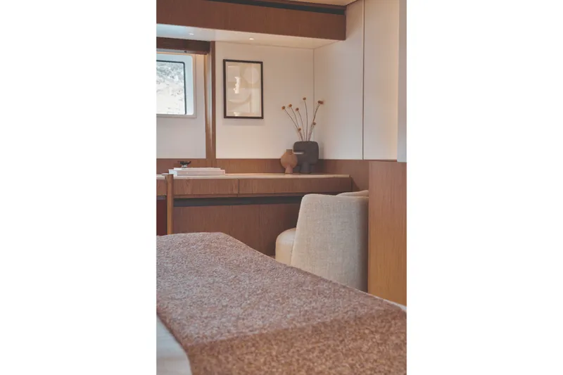 Slide: The Image of Azimut Fly 82 2027 - 6666028