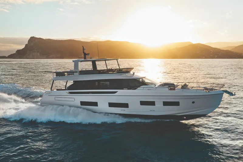The Image of Azimut Fly 82 2027 - 6665999
