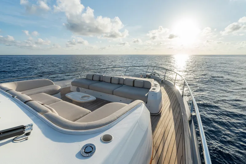 Slide: The Image of Azimut Fly 82 2027 - 7511580