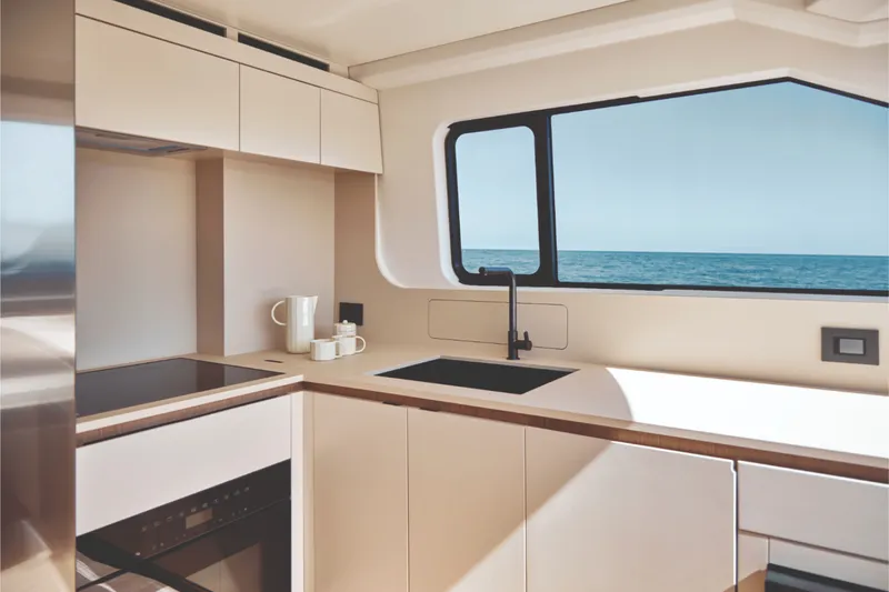 Slide: The Image of Azimut Fly 82 2027 - 6666021