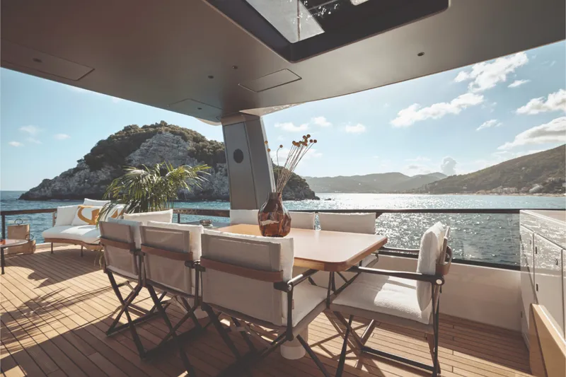 Slide: The Image of Azimut Fly 82 2027 - 6666012