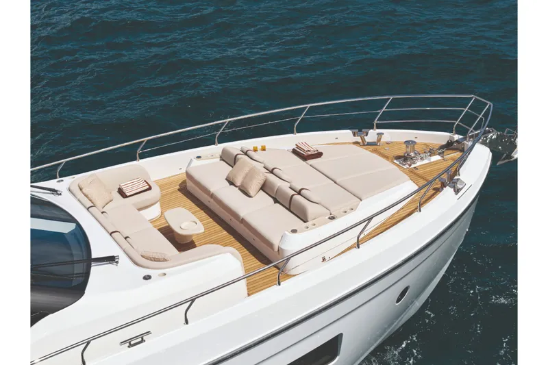Slide: The Image of Azimut Fly 82 2027 - 6666005