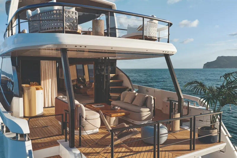 Slide: The Image of Azimut Fly 82 2027 - 6666017