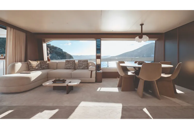 Slide: The Image of Azimut Fly 82 2027 - 6666035
