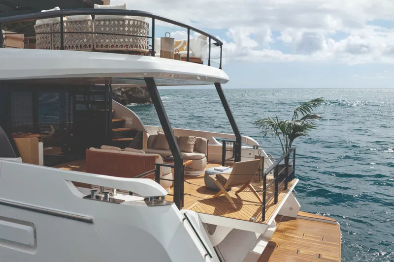 Slide: The Image of Azimut Fly 82 2027 - 6666018