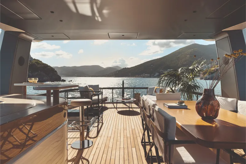 Slide: The Image of Azimut Fly 82 2027 - 6666011
