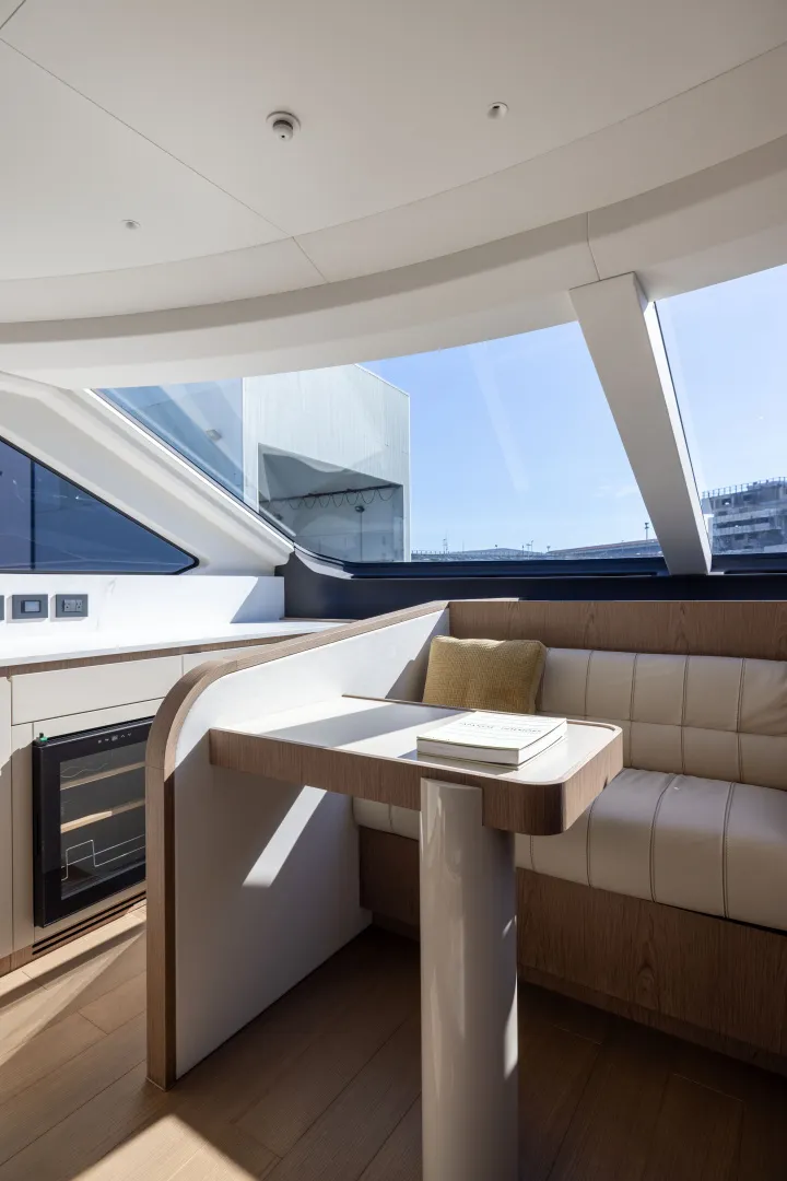Slide: The Image of Azimut Fly 82 2027 - 6835390