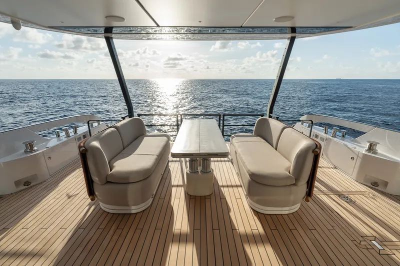 Slide: The Image of Azimut Fly 82 2027 - 7511589