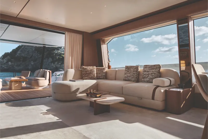 Slide: The Image of Azimut Fly 82 2027 - 6666037
